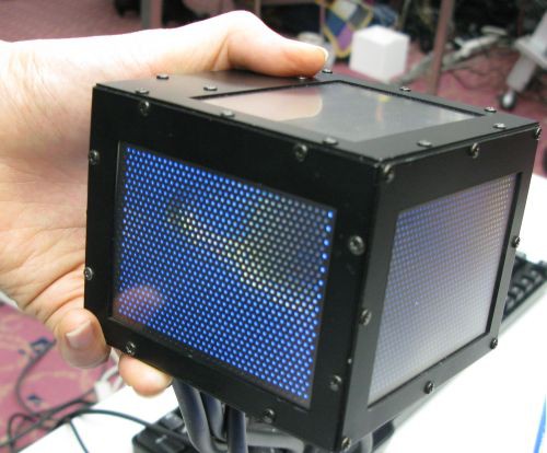 3D-дисплей в форме куба